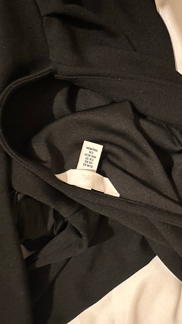 Fırfırlı Gül Desenli Siyah Straplez Bluz - Görsel 4