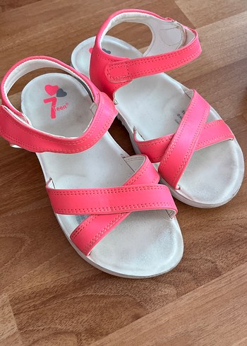 Pembe Kız Çocuk Cırt Cırtlı Sandalet