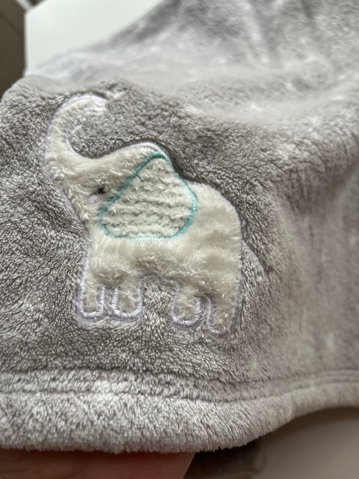 Gri Nakışlı Çocuk Battaniyesi - Görsel 2