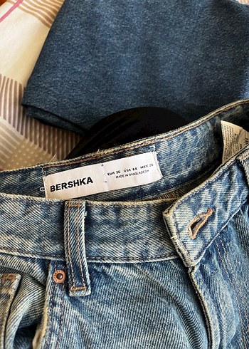 Bershka Kadın Mavi Baskılı Bol Kesim Denim Pantolon