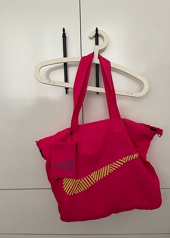 Nike Fermuarlı Kadın Spor Çantası - Görsel 2