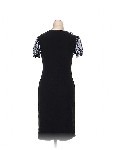 40 Beden PreLoved Kısa Elbise %70 İndirimli.