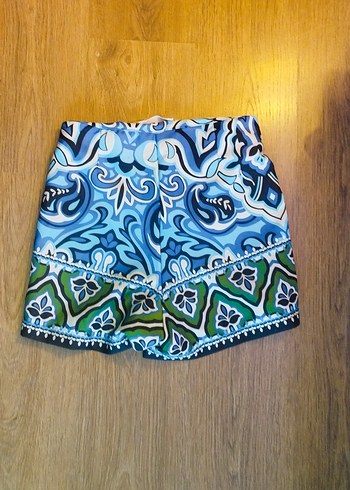 s Beden Boncuk Detaylı Mavi Batik Desenli Mini Şort