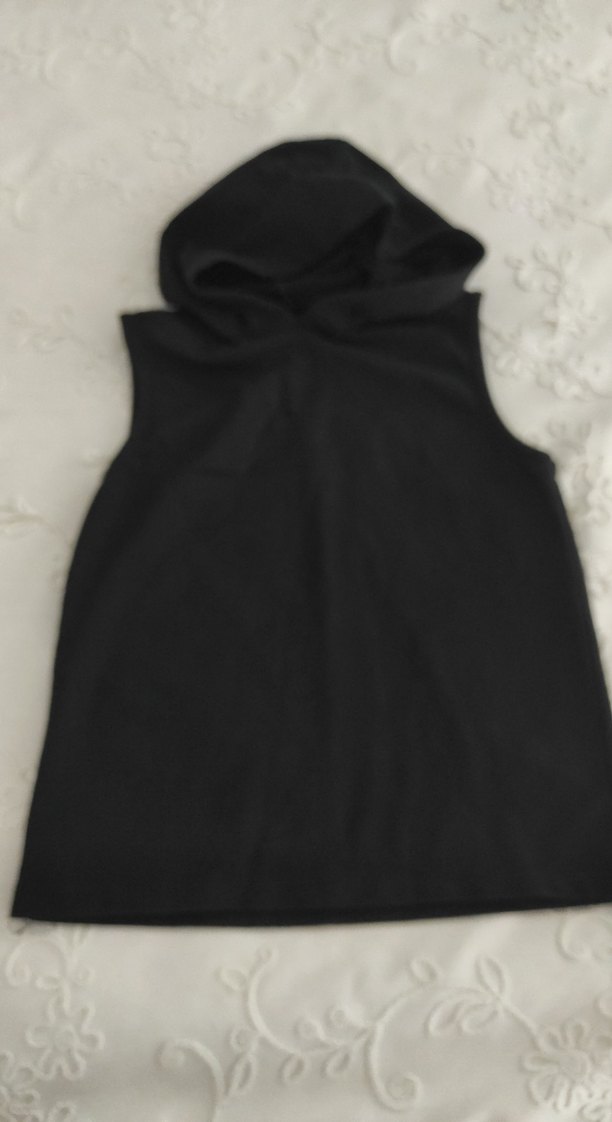 Siyah Kapüşonlu Kolsuz tişört - Görsel 4