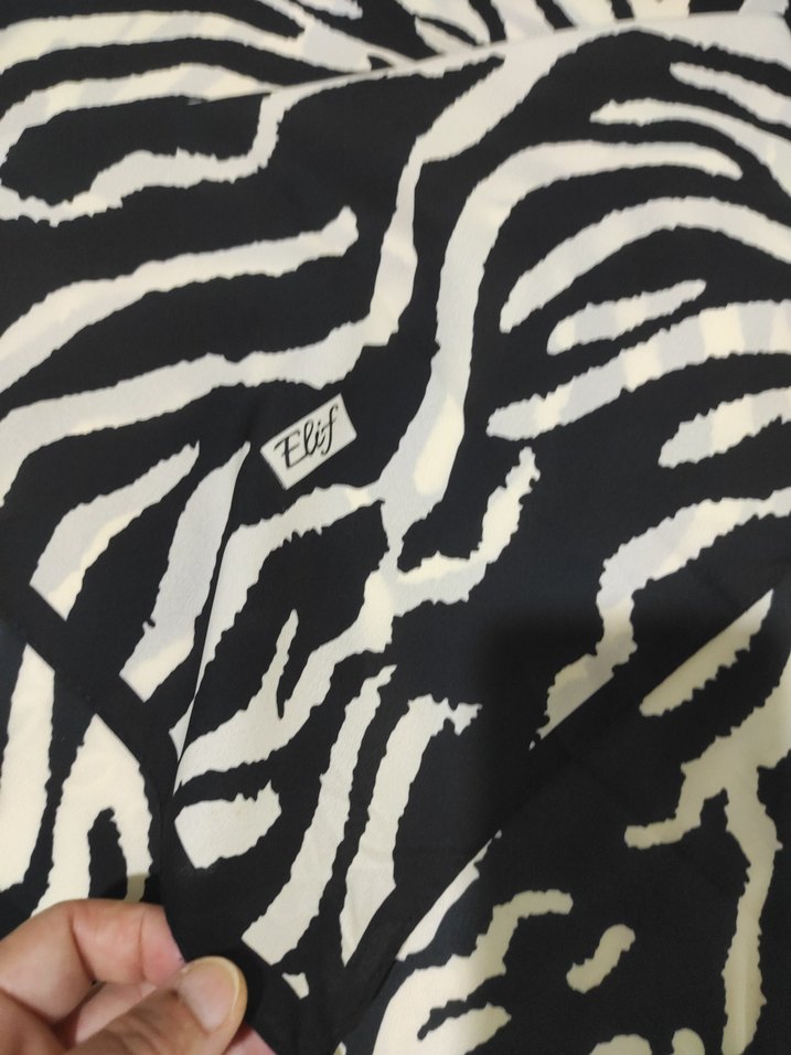 Kadın Siyah Zebra Desenli şal - Görsel 4