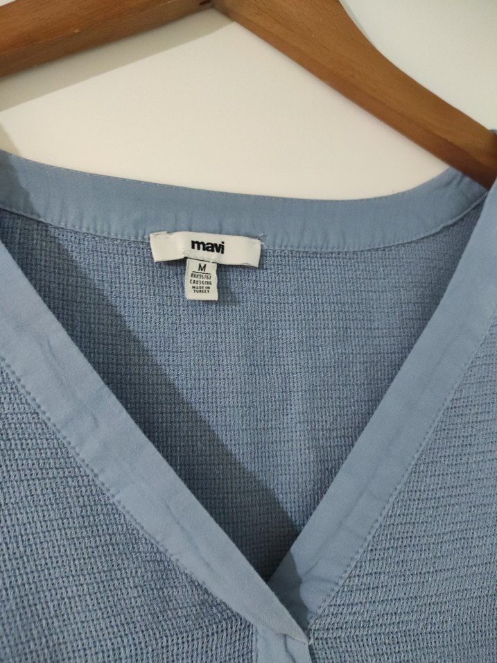 Mavi V Yaka Düğmeli Keten Gömlek - Görsel 4