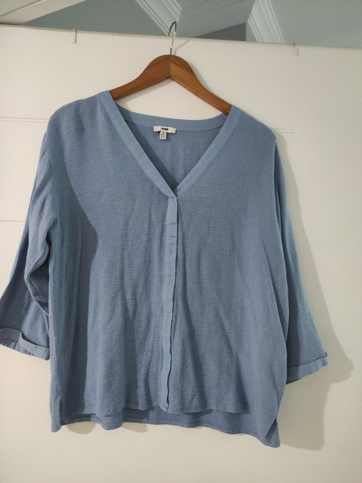 Mavi V Yaka Düğmeli Keten Gömlek - Görsel 5