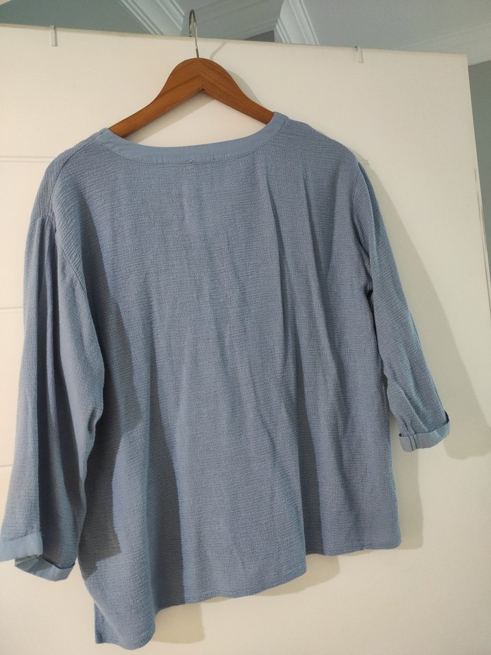 Mavi V Yaka Düğmeli Keten Gömlek - Görsel 3