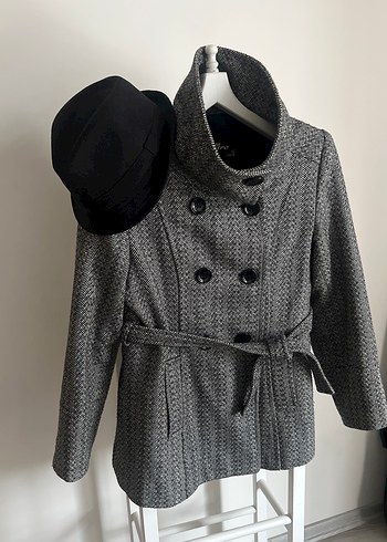 Düğmeli ve Yüksek Yakalı Balık Sırtı Modelli Kaban - Görsel 3