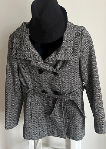 Düğmeli ve Yüksek Yakalı Balık Sırtı Modelli Kaban - Görsel 4