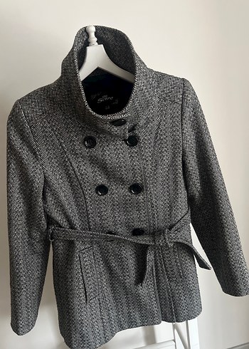 Düğmeli ve Yüksek Yakalı Balık Sırtı Modelli Kaban - Görsel 2