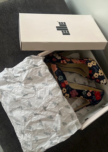 Çiçek Desenli Stiletto - Görsel 4