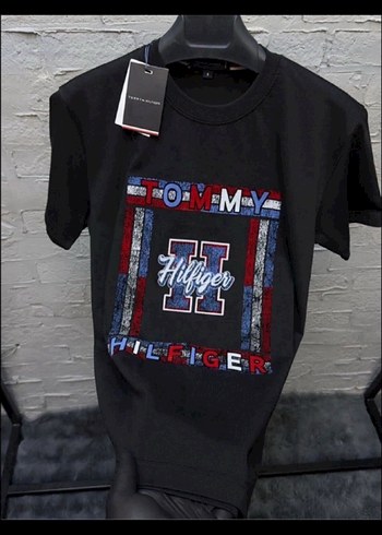 Tommy Hilfiger Siyah Logo Baskili Tisort