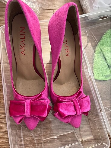Fiyonklu Pembe sivri burun stilletto gerçek deri