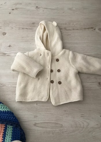 Kapüşonlu Beyaz Erkek Çocuk Örgü Ceket - Görsel 3