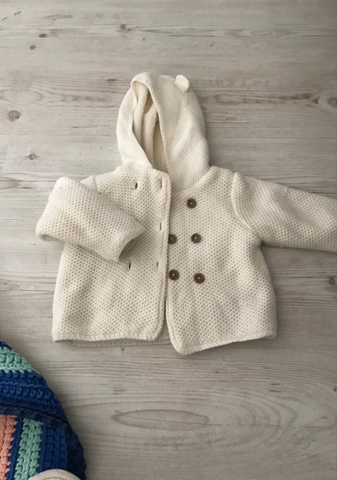 Kapüşonlu Beyaz Erkek Çocuk Örgü Ceket - Görsel 3