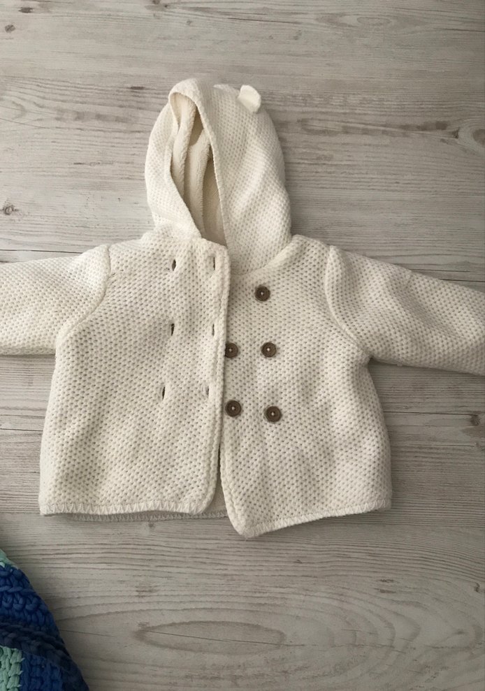 Kapüşonlu Beyaz Erkek Çocuk Örgü Ceket - Görsel 2