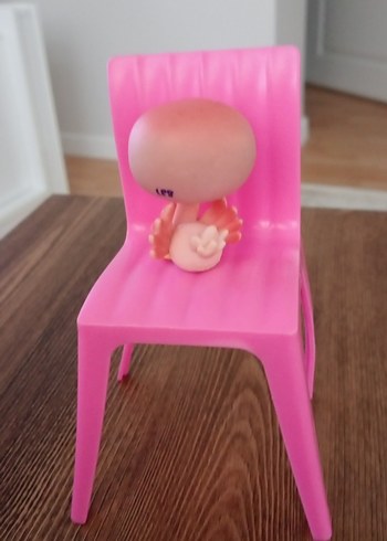 Pastel Pembe Aksiyon Figürü ve Sandalye - Görsel 2