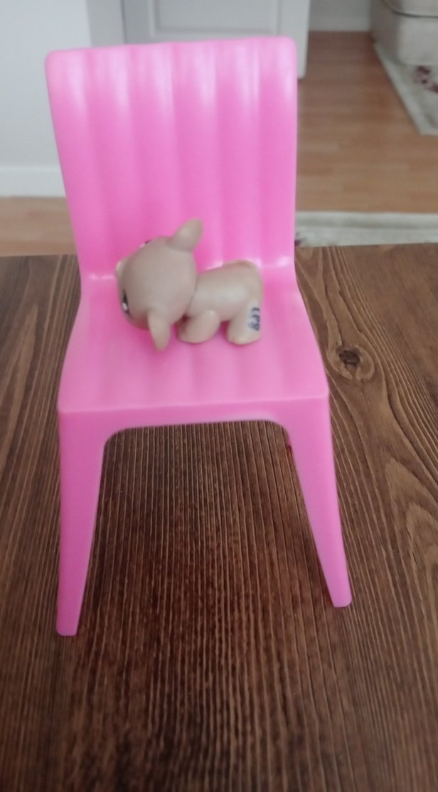Pembe Pastel Oyuncak Figür ve Sandalye - Görsel 2