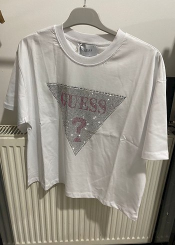 s Beden beyaz Renk Guess model taşlı Tişört