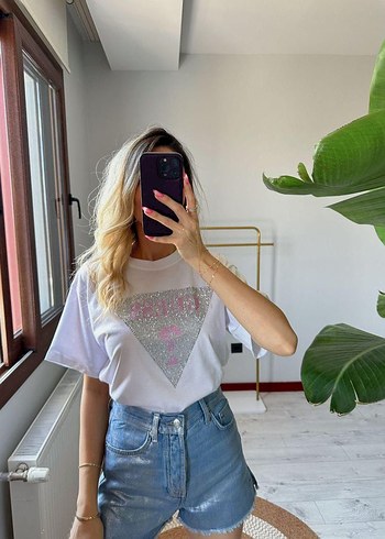 Guess model taşlı Tişört