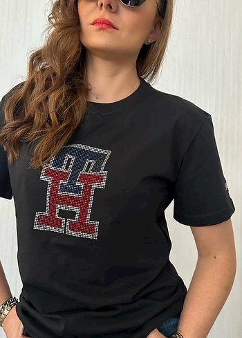 xl Beden siyah Renk Tommy Hilfiger model taşlı tshirt