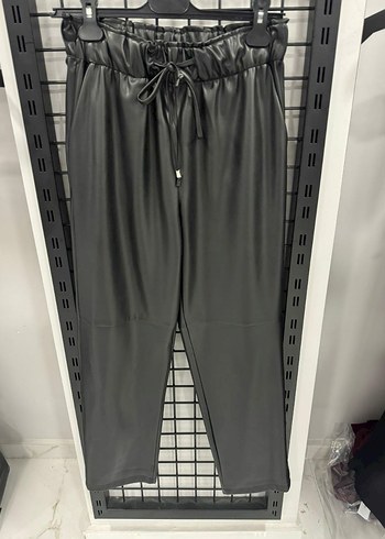 Massimo Dutti Siyah Deri Kadın Pantolon - Görsel 3