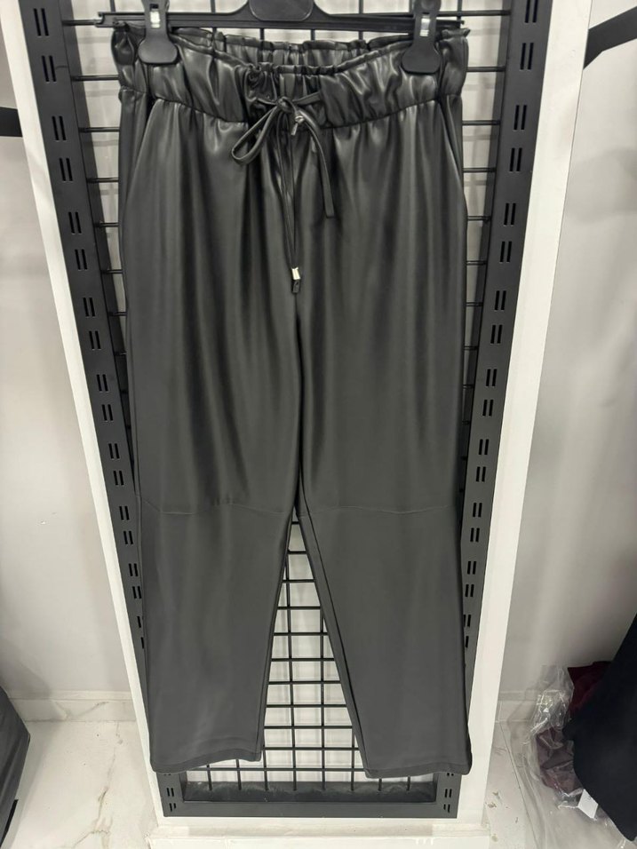 Massimo Dutti Siyah Deri Kadın Pantolon - Görsel 3