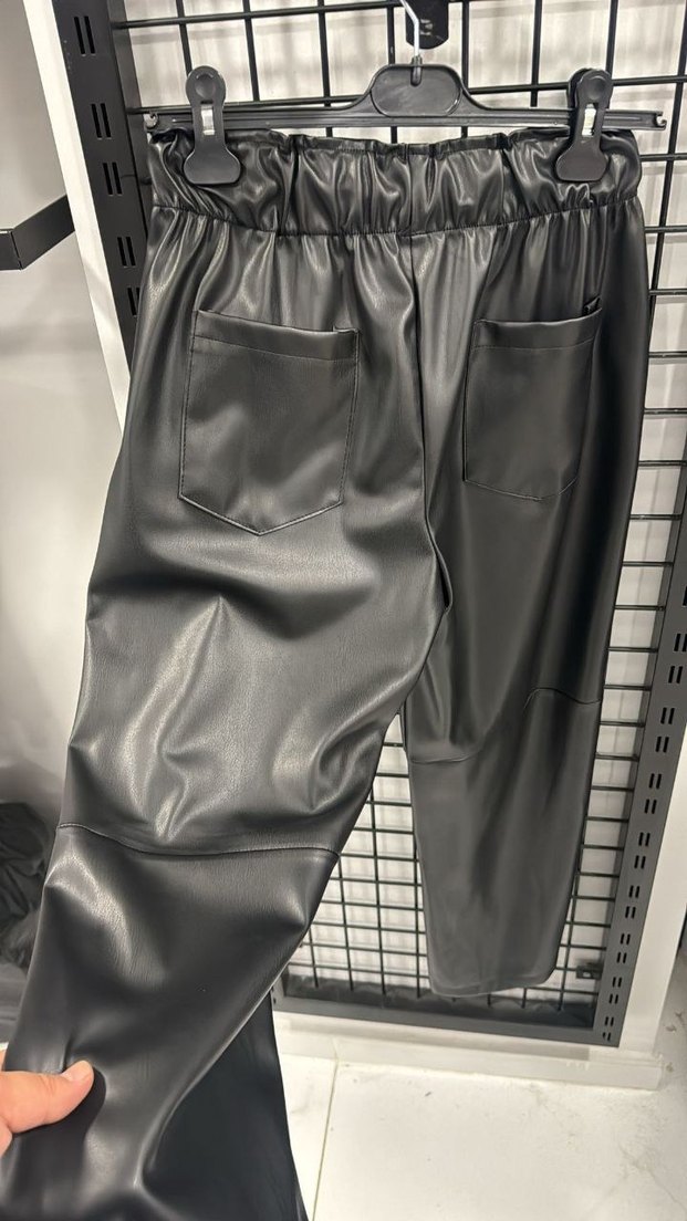 Massimo Dutti Siyah Deri Kadın Pantolon - Görsel 4