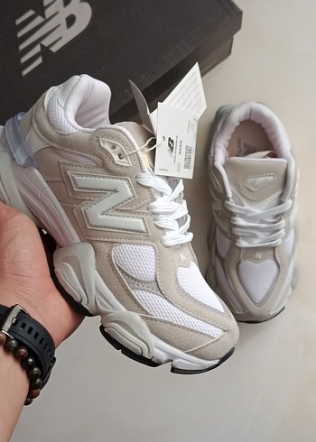 36 Beden beyaz Renk New Balance 9060 model Spor ayakkabı