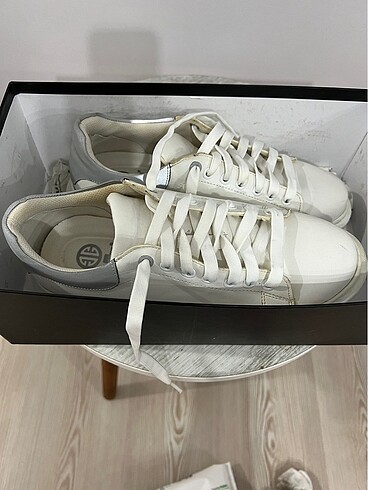 40 Beden beyaz Renk Elle beyaz sneakers