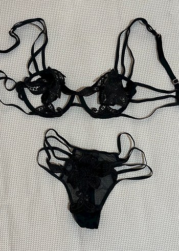 Siyah Nakışlı Gotik Sütyen ve Külot Takımı