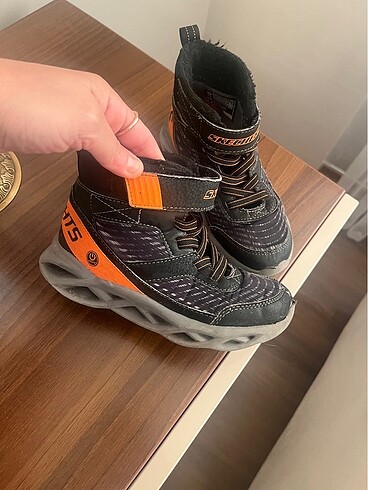 Skechers
