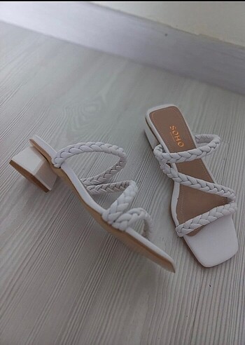 Beyaz Topuklu sandalet