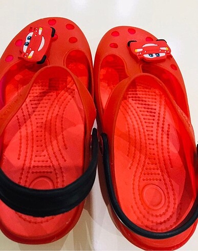 28 Beden kırmızı Renk novelido 27/28 numara orjinal sıfır tokalı sandalet