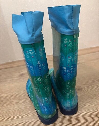 33 Beden elsa desenli çizme