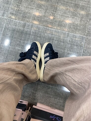 37 Beden siyah Renk Adidas leopar campus
