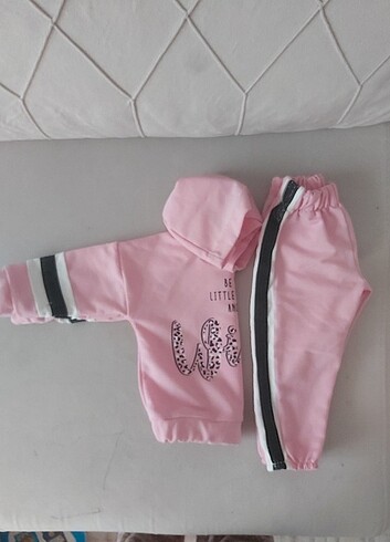 Pembe eşofman takım
