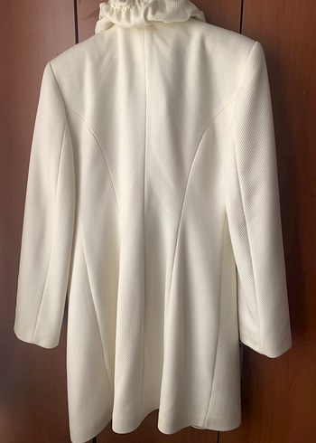 Beyaz Drapeli Midi Adil Işık Kaban - Görsel 3