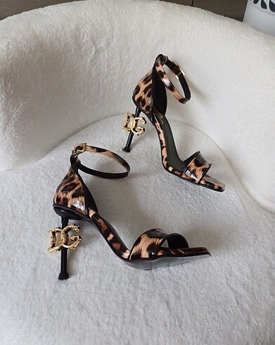 DOLCE & GABBANA TOPUKLU AYAKKABI