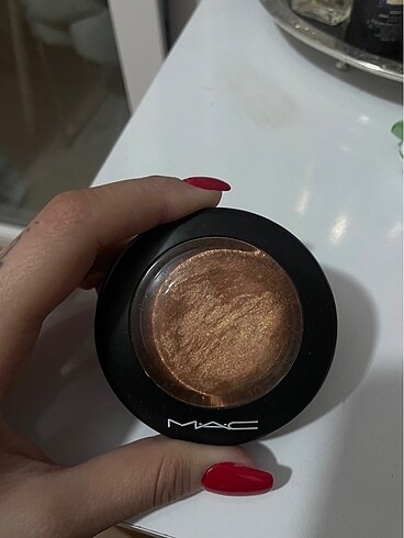 Beden MAC BRONZER