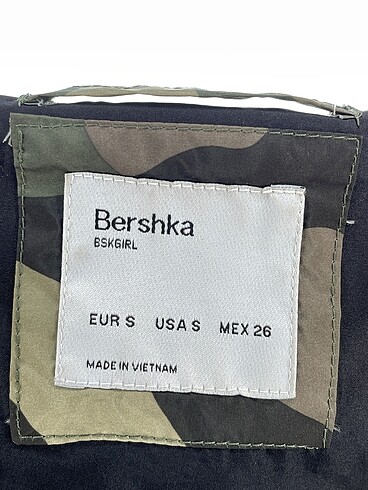 s Beden çeşitli Renk Bershka Mont %70 İndirimli.