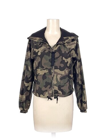 Bershka Mont %70 İndirimli.