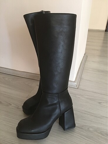 Zara Çizme