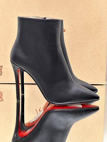 Christian Louboutin Christian Louboutin LB