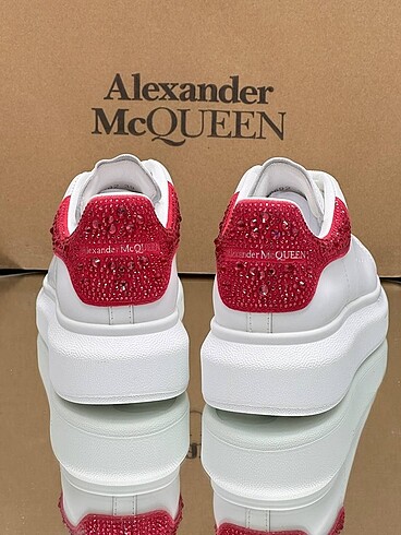 38 Beden Alexander McQueen