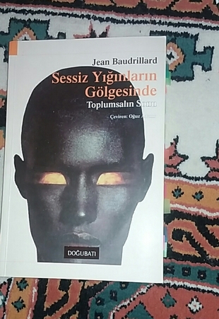 SESSİZ YIĞINLARIN GÖLGESİNDE