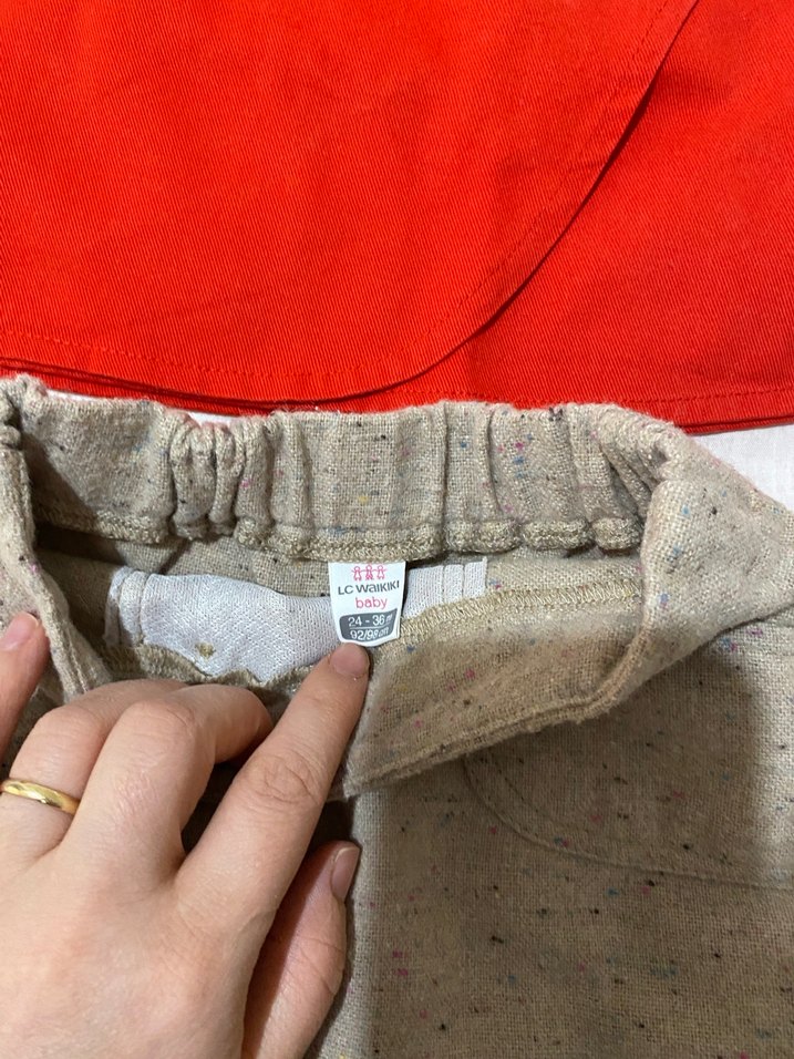 Kız Çocuk Düğmeli Kırmızı ve Gri Etekler - Görsel 2