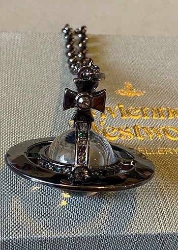 Vivienne Westwood Kolye