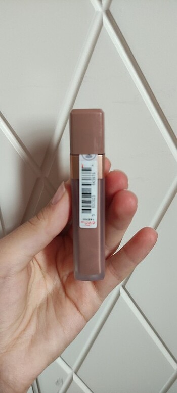 Beden ten rengi Renk L'Oreal Paris Ultra Matte Ruj